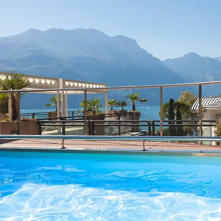 ホテル Europa - Skypool & Panorama 4*